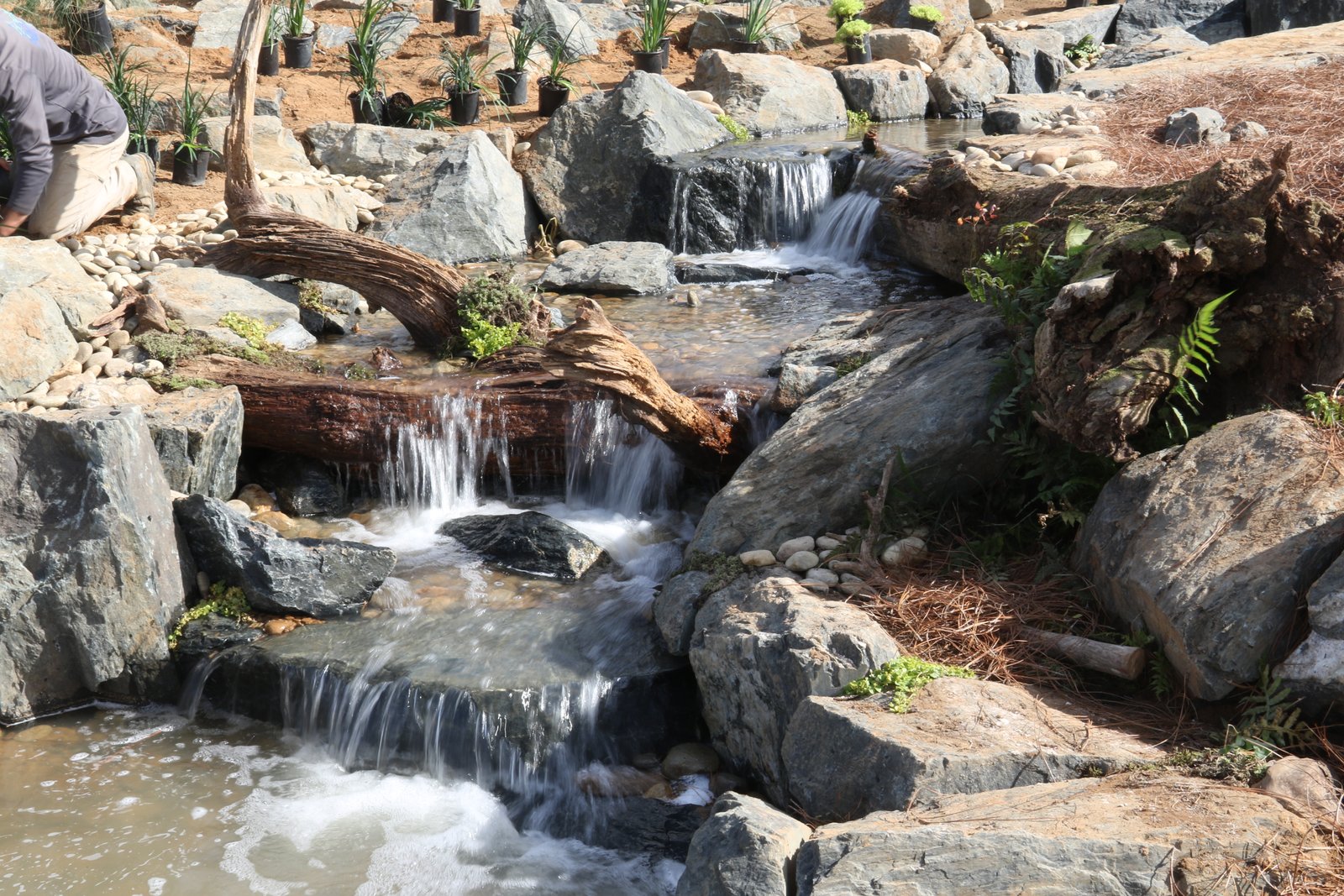 Waterfall at the BamaBass regional build