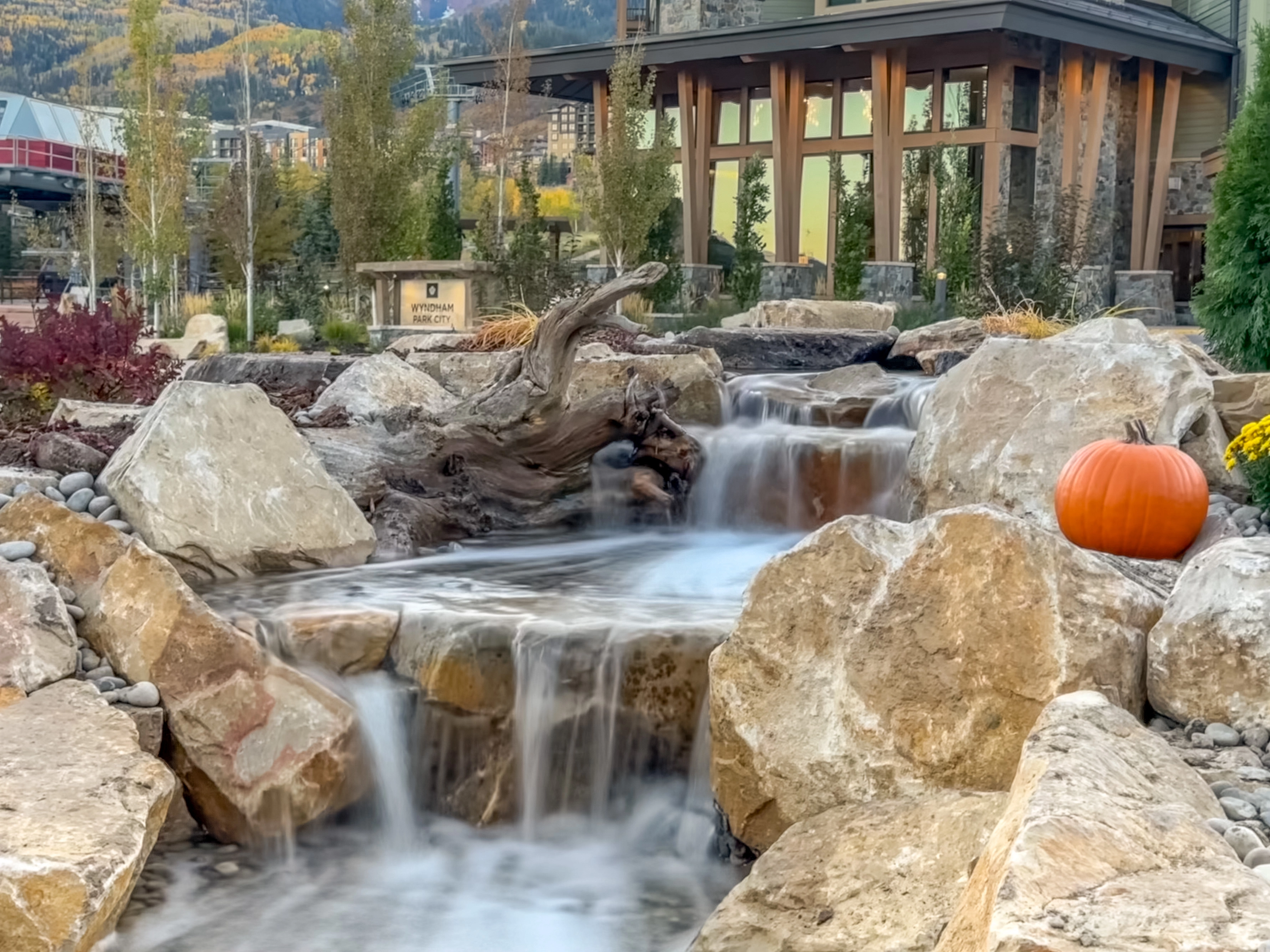 Natural-style rock waterfall